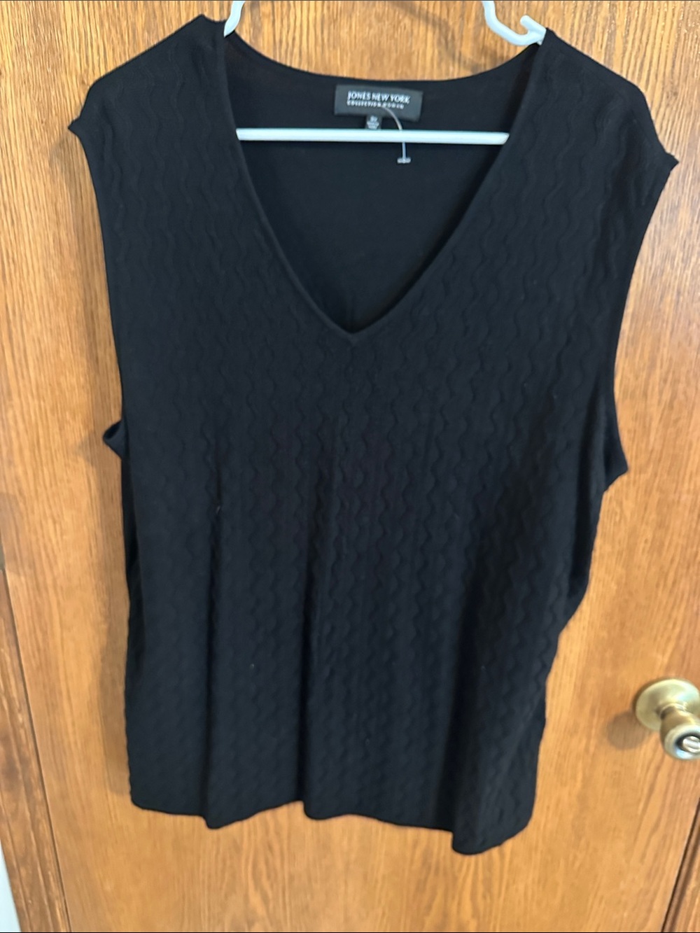 Jones New York Black V-Neck Sleeveless Knit Tank